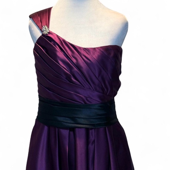 Allure Bridals. Sz 12. Off Shoulder. Purple,plum,black. P-P18”L-41” - Picture 2 of 6